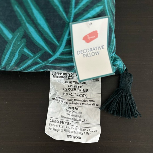 ❌SOLD❌ NWT Set of 3 Palm Leaf Print Tropical Tasseled Accent Pillows Teal Black - Picture 7 of 10